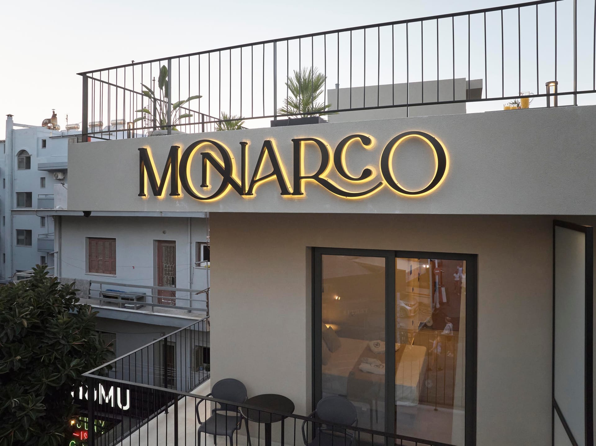 Monarco ​Executive ​Rooms