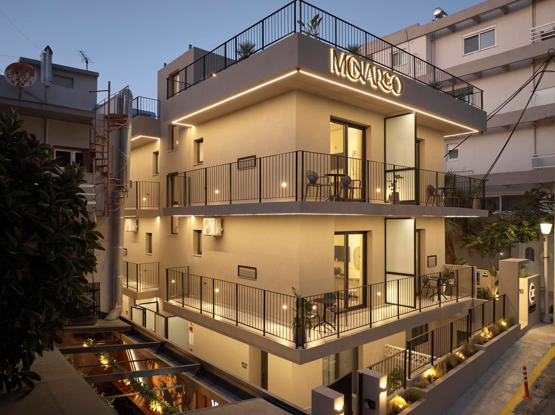 Monarco ​Executive ​Rooms