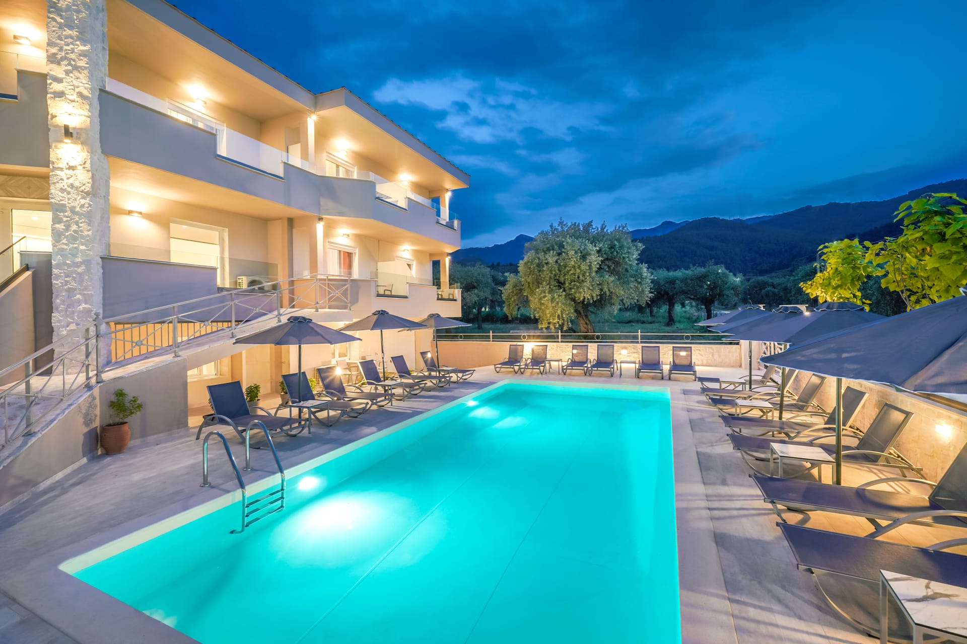 Iliomagic Luxury Suites