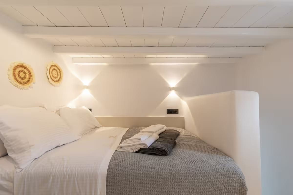 Ivi Mykonean Suites