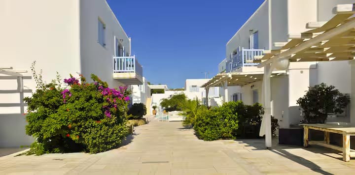 Ivi Mykonean Suites
