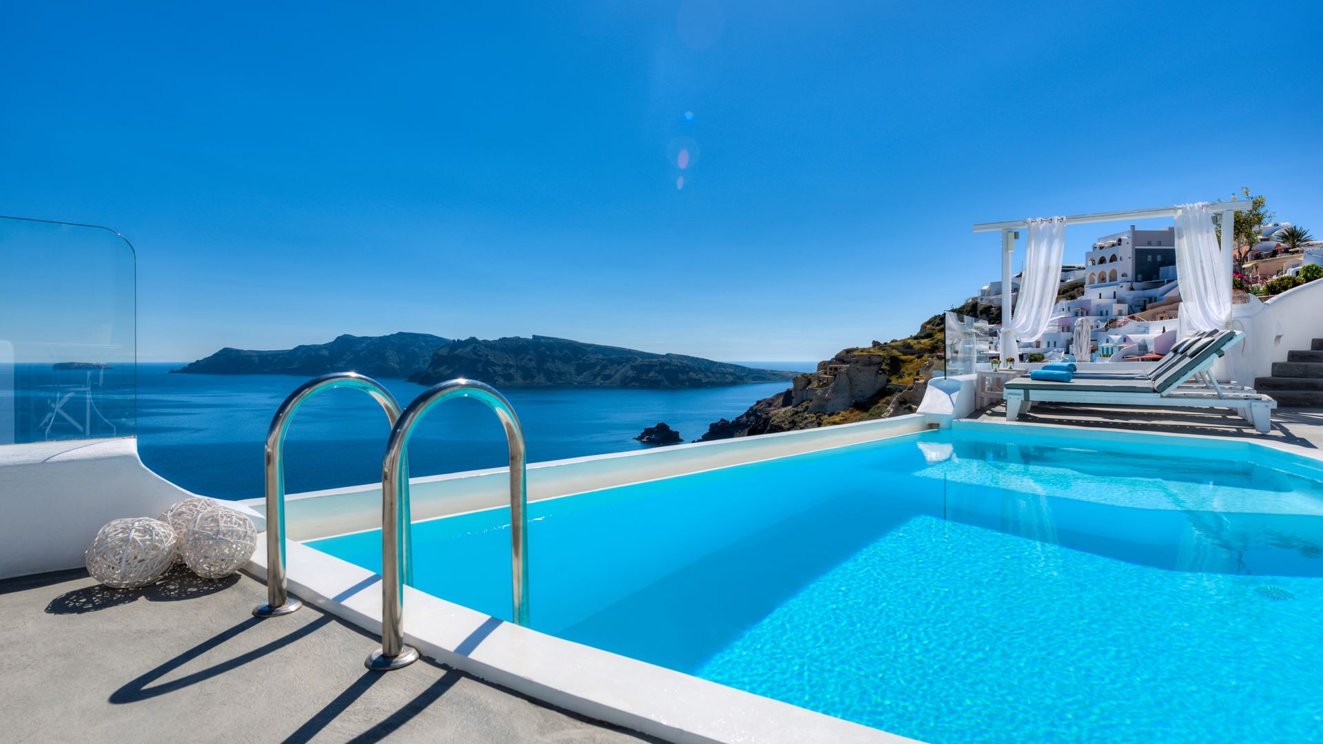 Kima Oia Suites