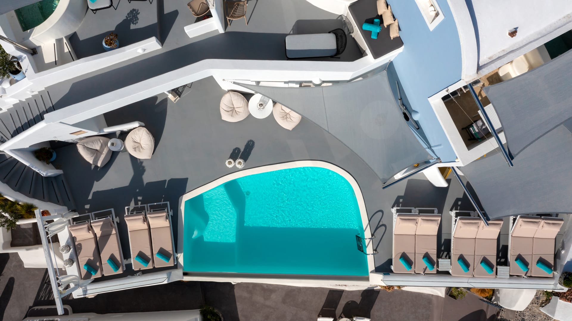 Kima Oia Suites