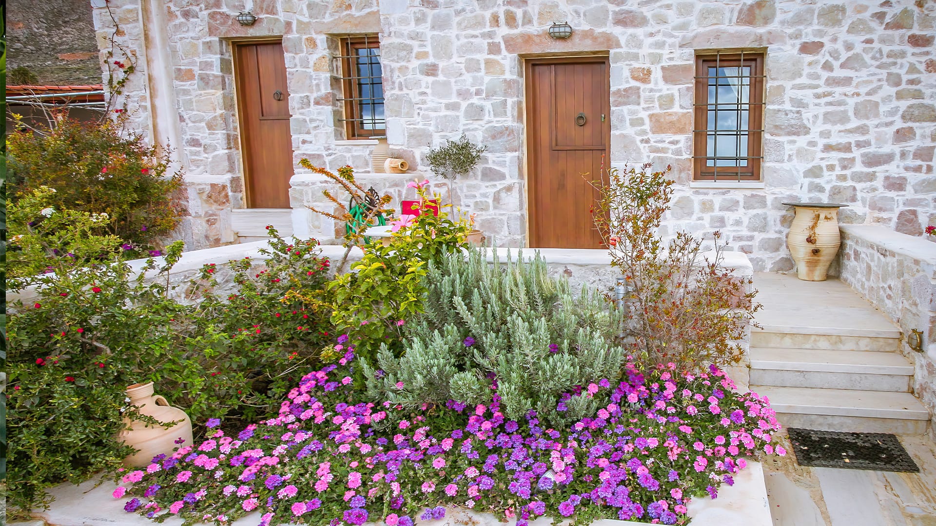 Lithos Houses