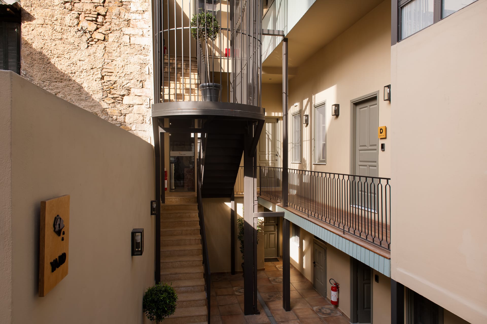 Living Yard Acropolis