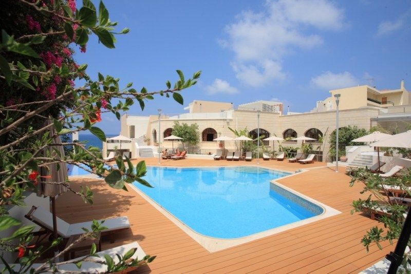 Macaris Suites & Spa