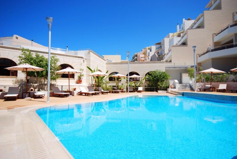 Macaris Suites & Spa