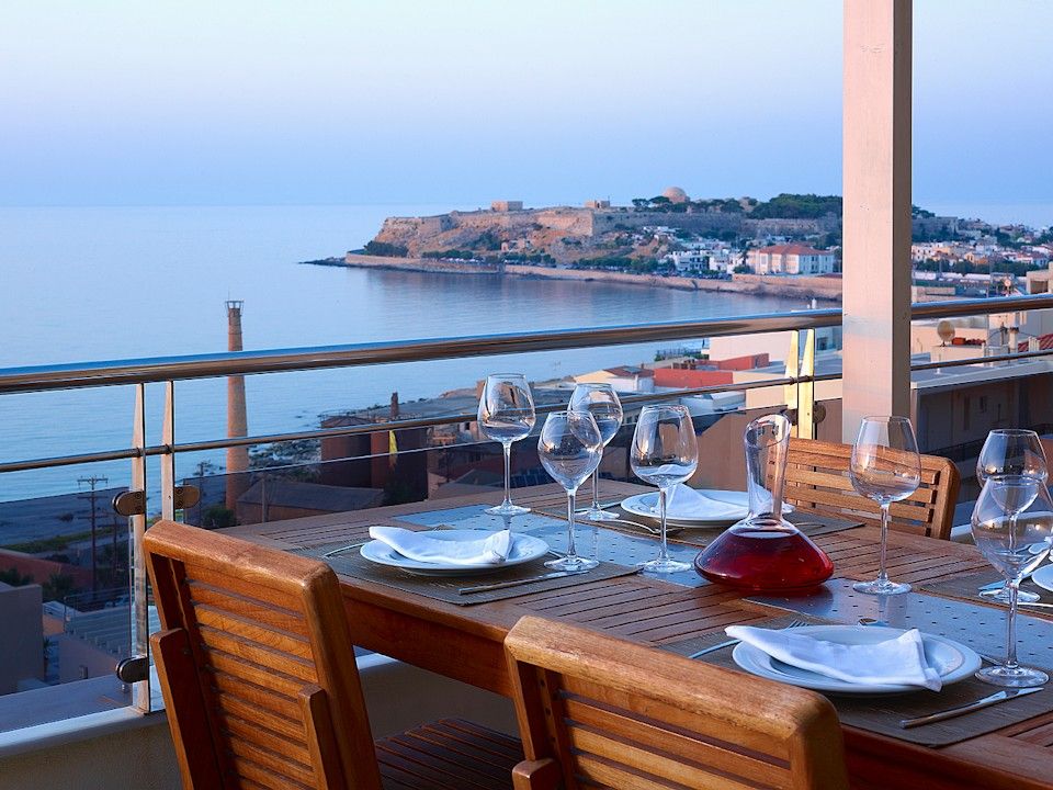 Macaris Suites & Spa