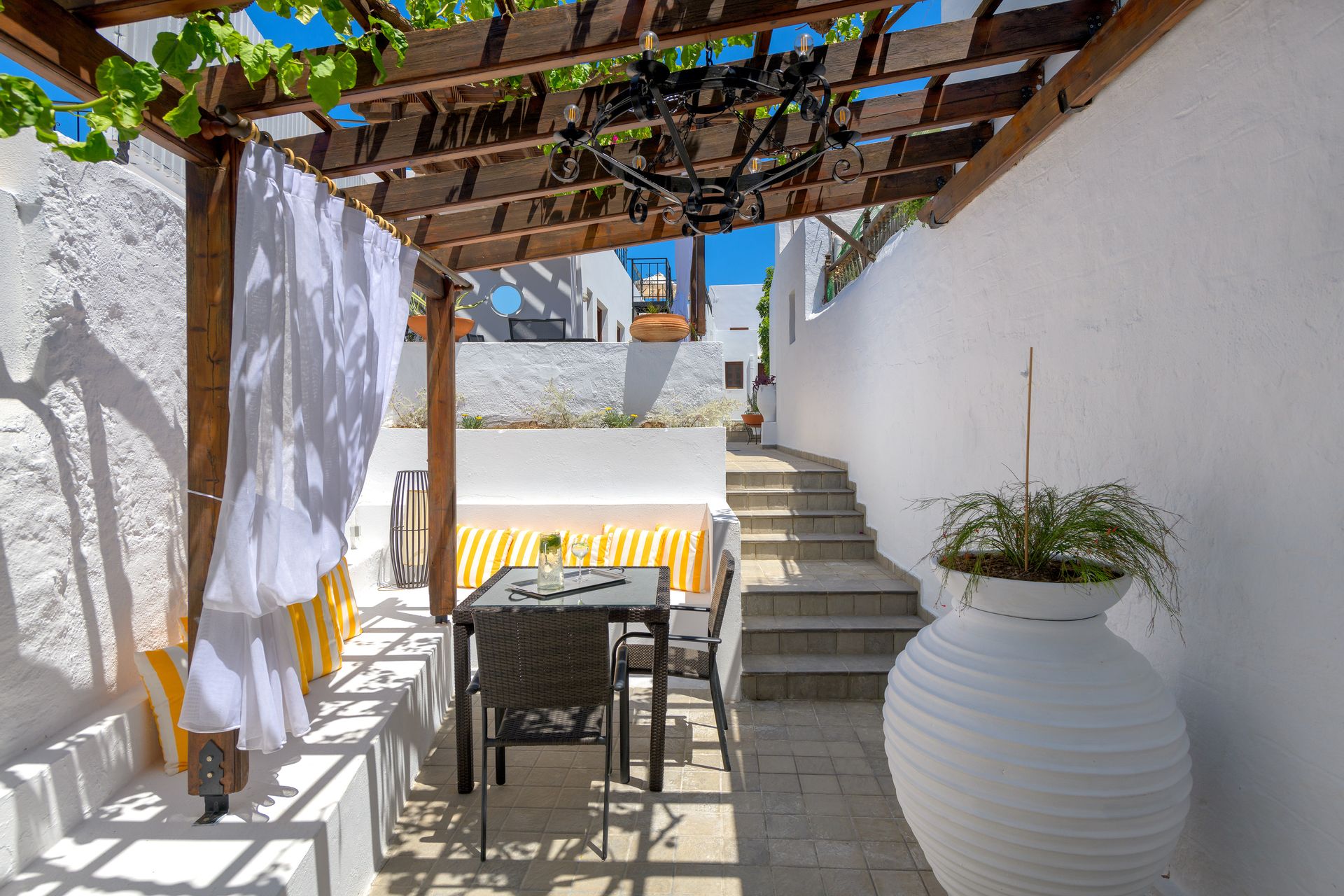 Maris Lindos Suites & Apartments