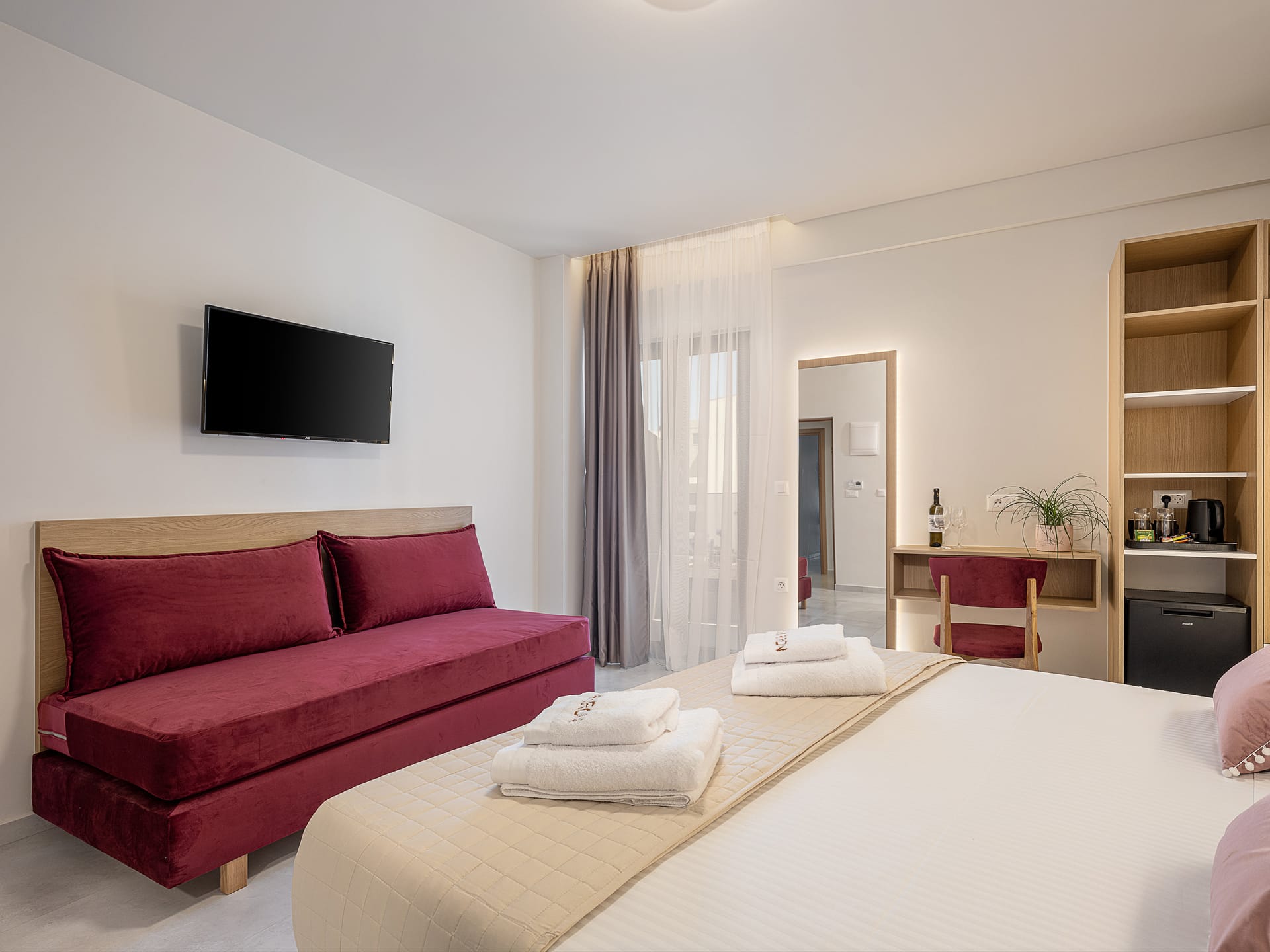 Miss Marrone City Hotel