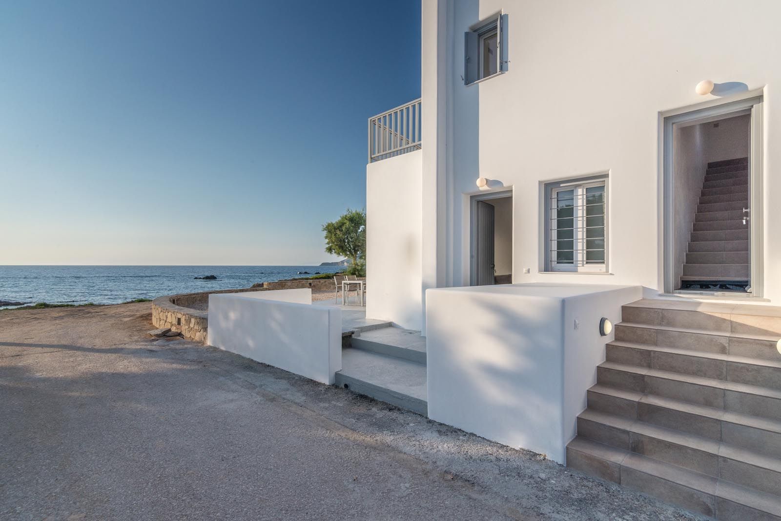 Milos Waves