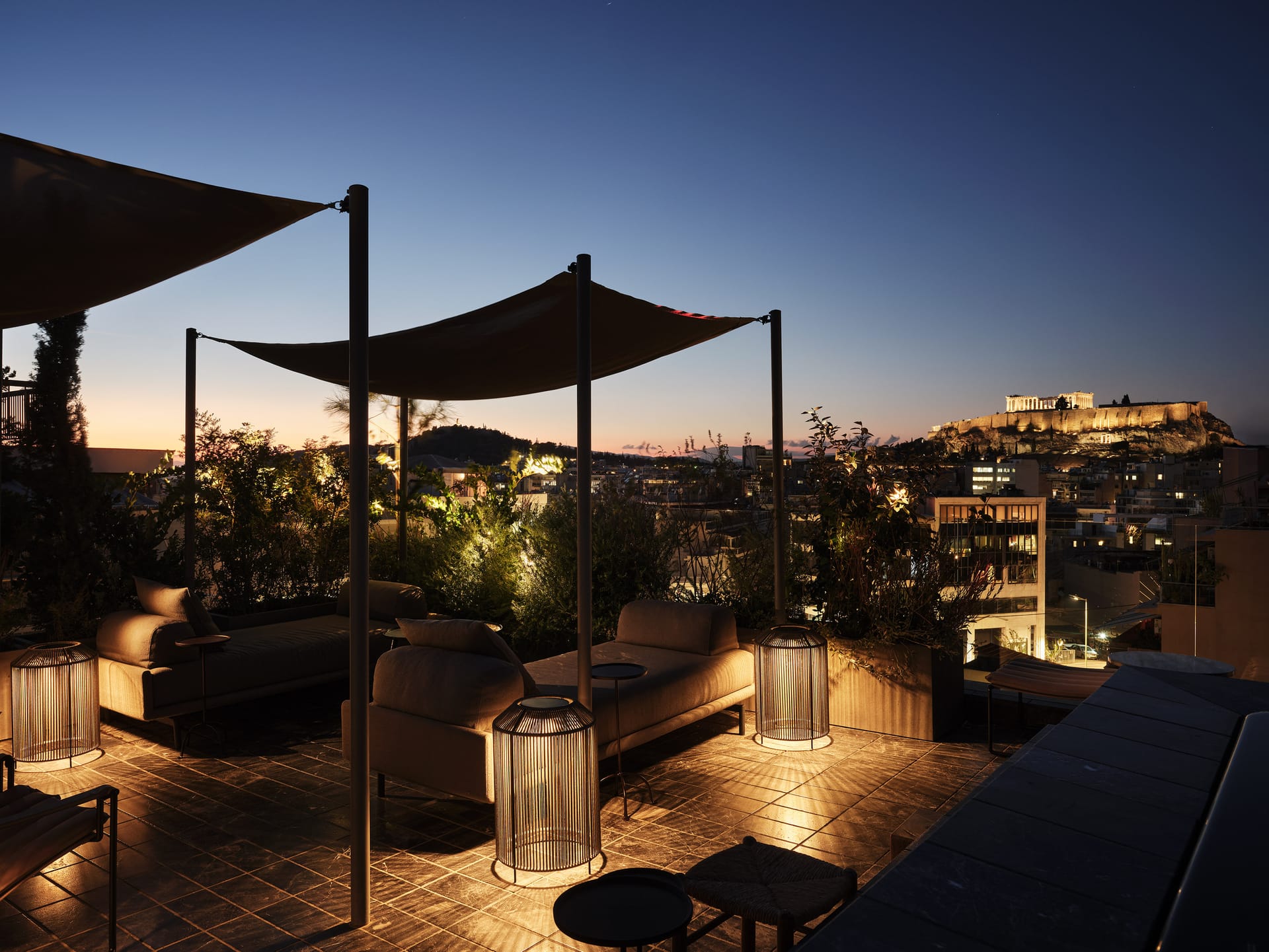 Monastik Living in Athina