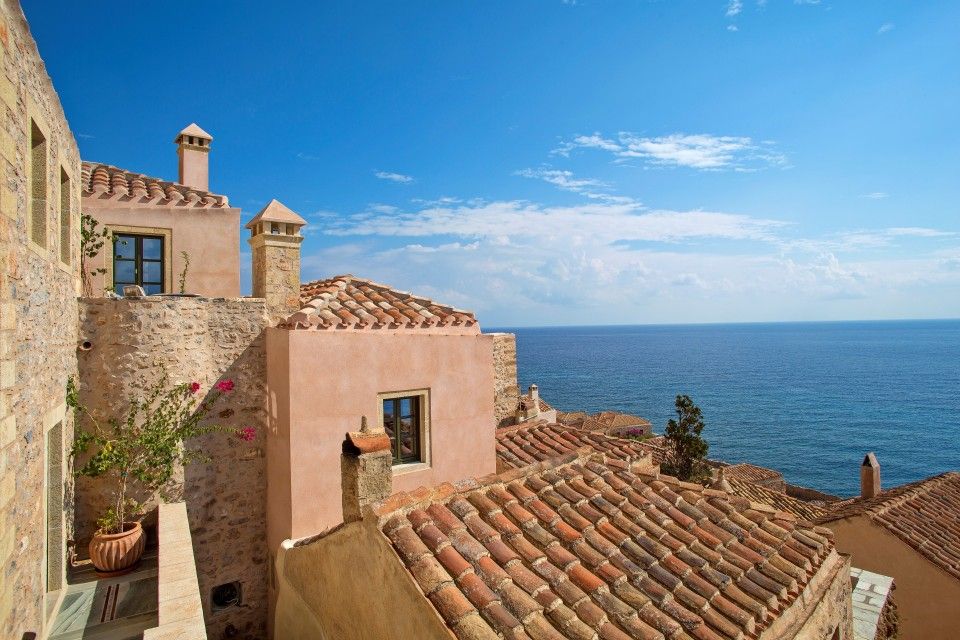 Moni Emvasis Luxury Suites