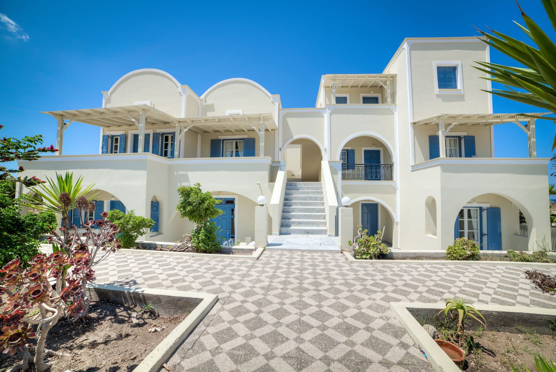 MONOLiTHIA Santorini