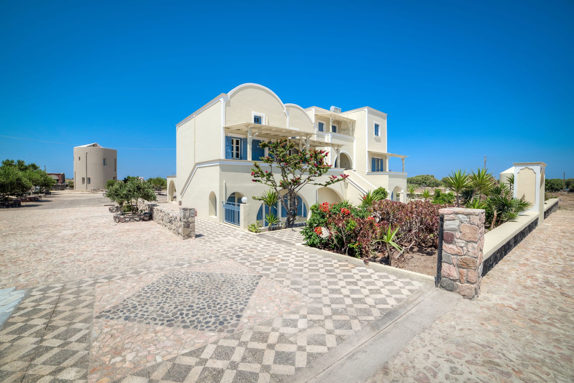 MONOLiTHIA Santorini