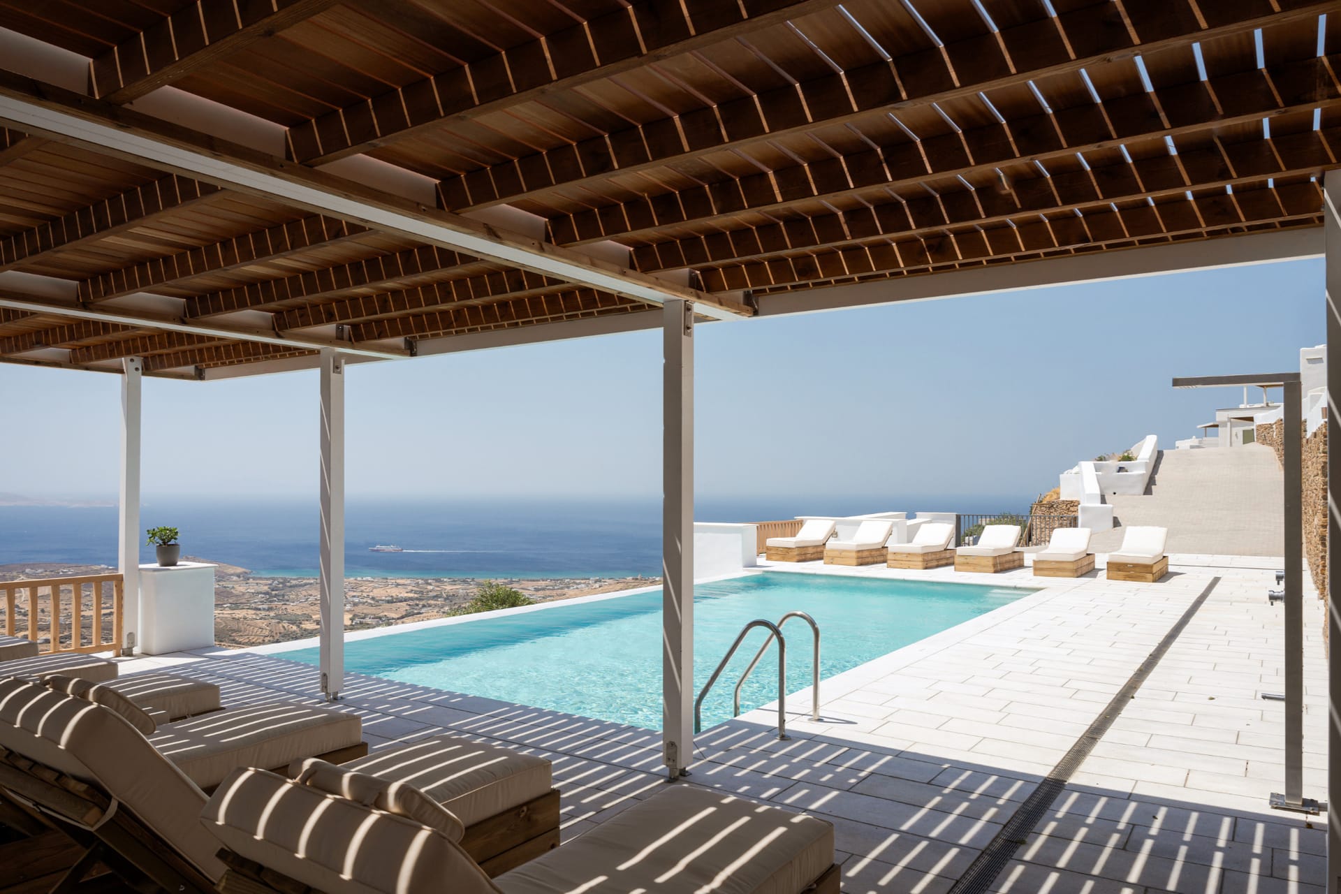 Morfes Luxury Apartments