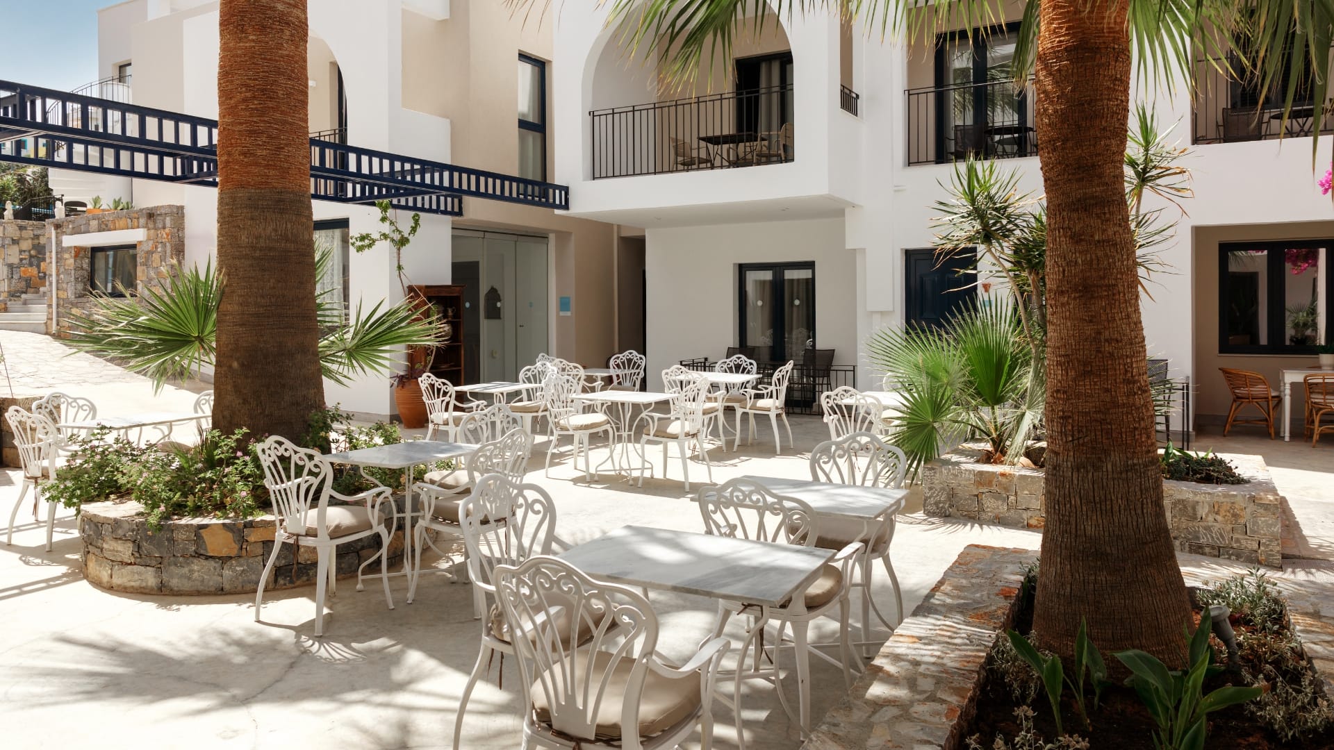 Nami Hotel & Suites