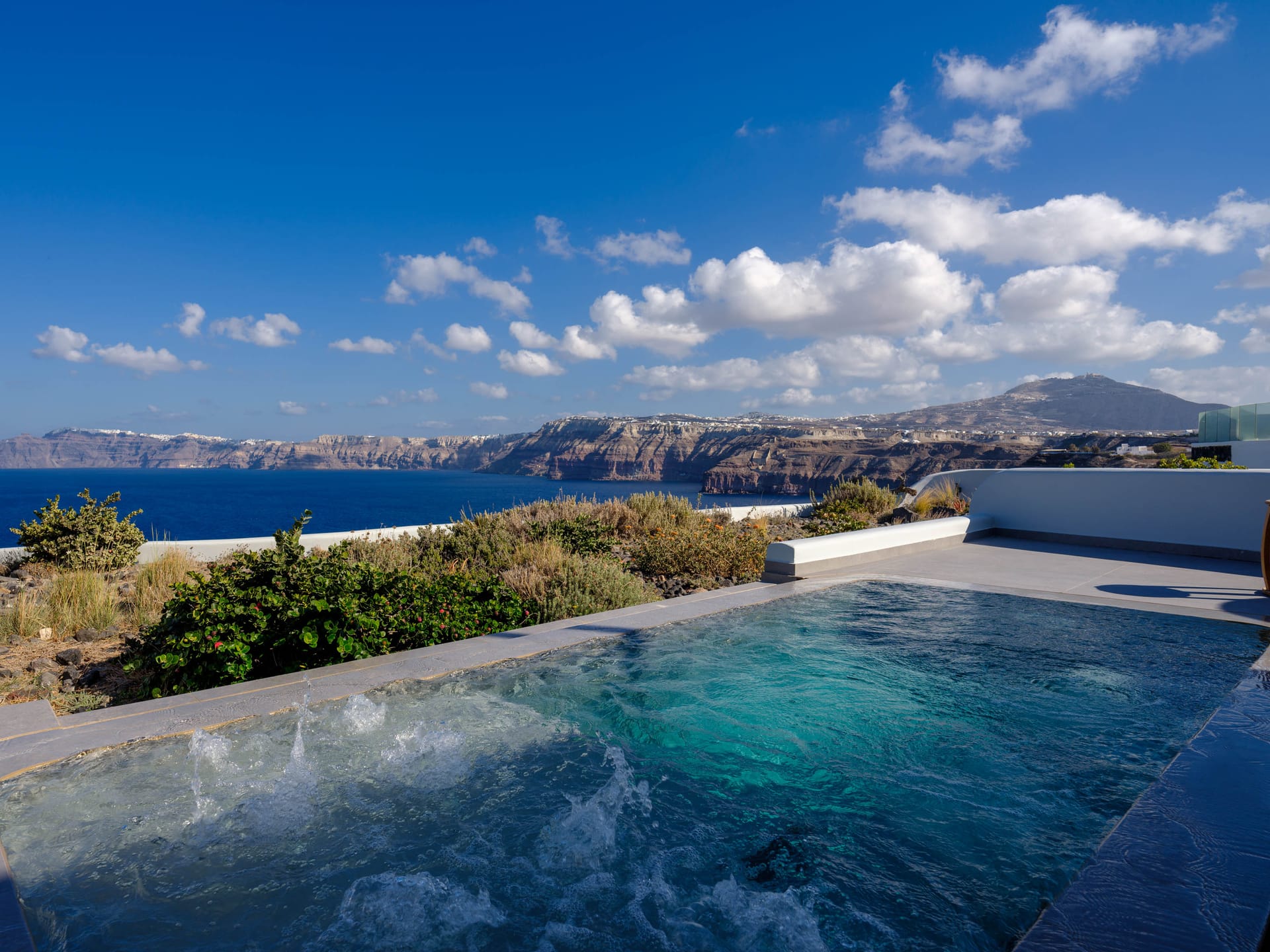 Neptune Luxury Spa Suites Santorini