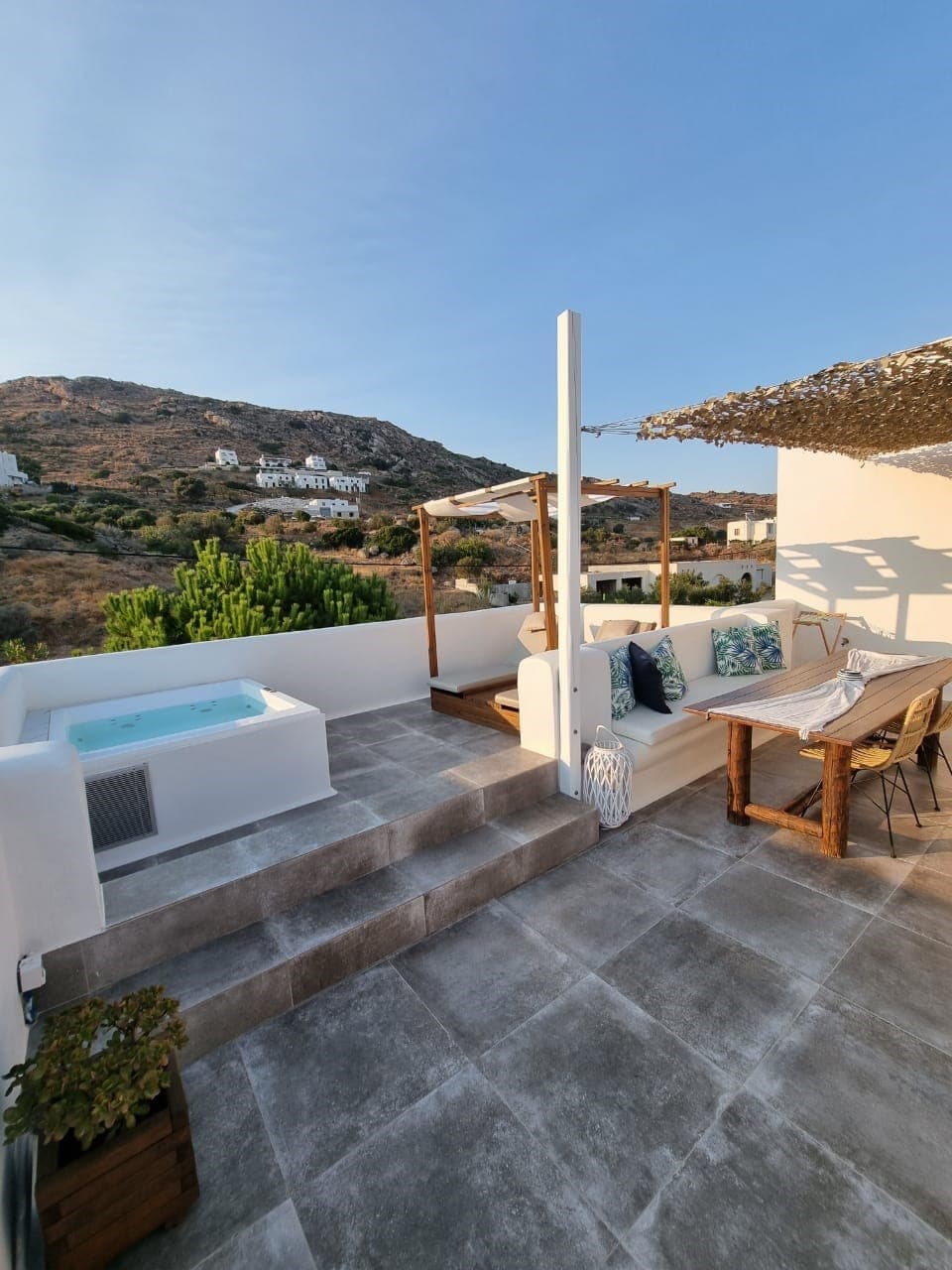 Ninemia Naxos
