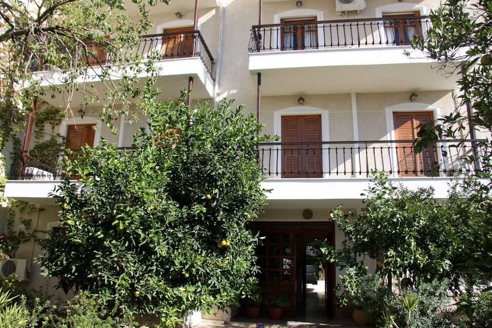 Oasis Apartments Tolo