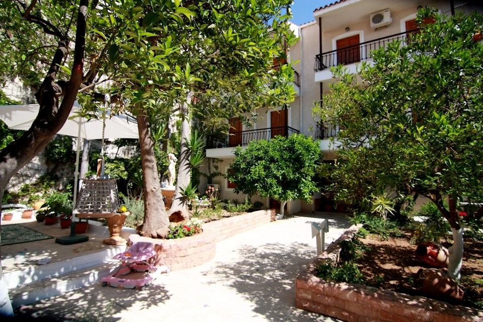Oasis Apartments Tolo
