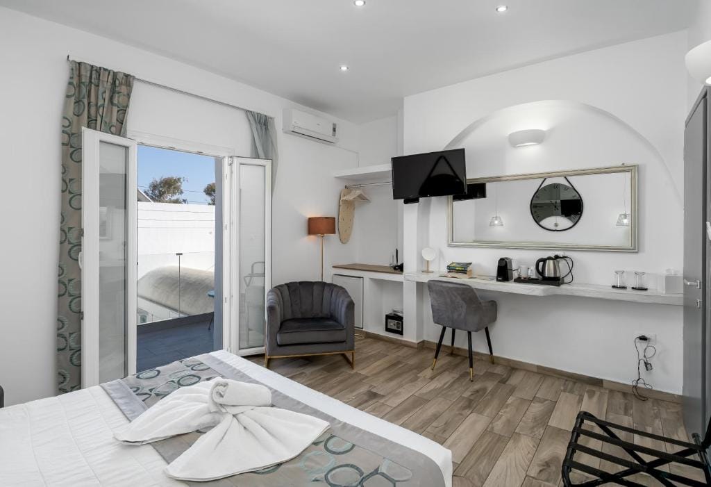 Oasis Suites Fira