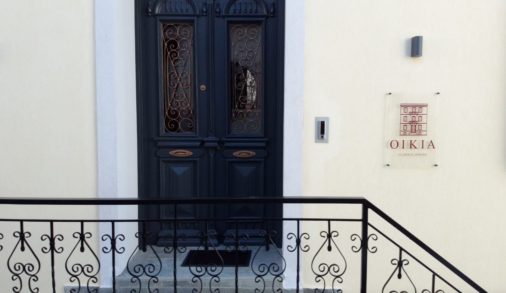 Oikia Classic House