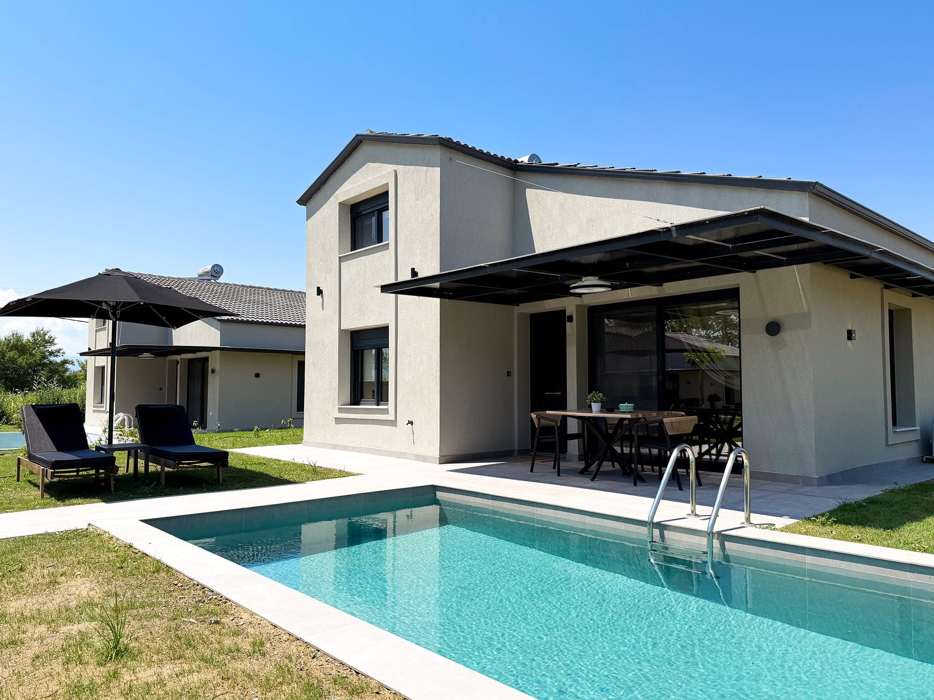 Ammos Luxury Pool Villas
