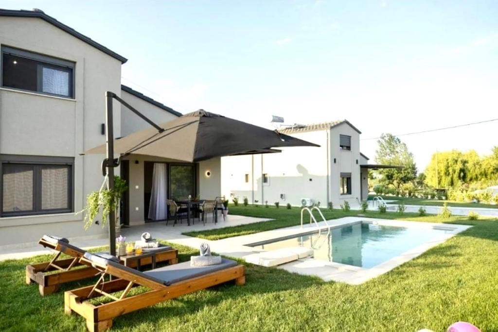 Ammos Luxury Pool Villas