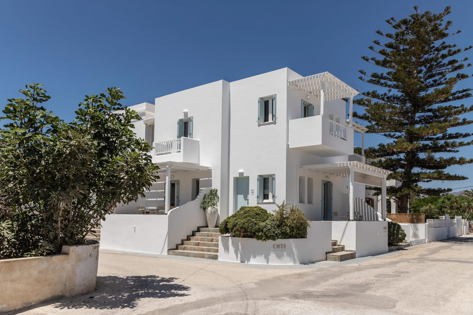 Om Living Milos