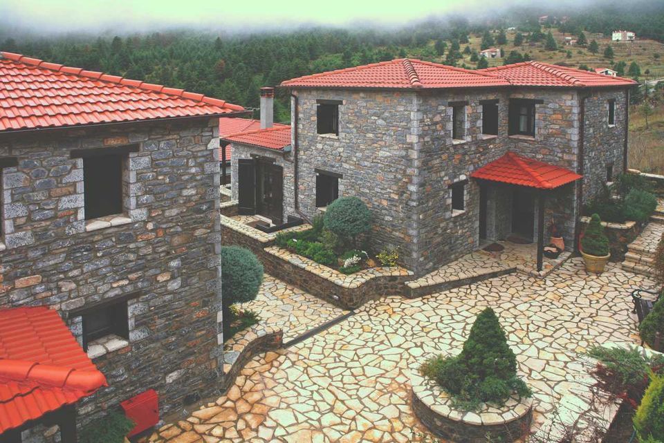 Ostra Menalon Luxury Suites