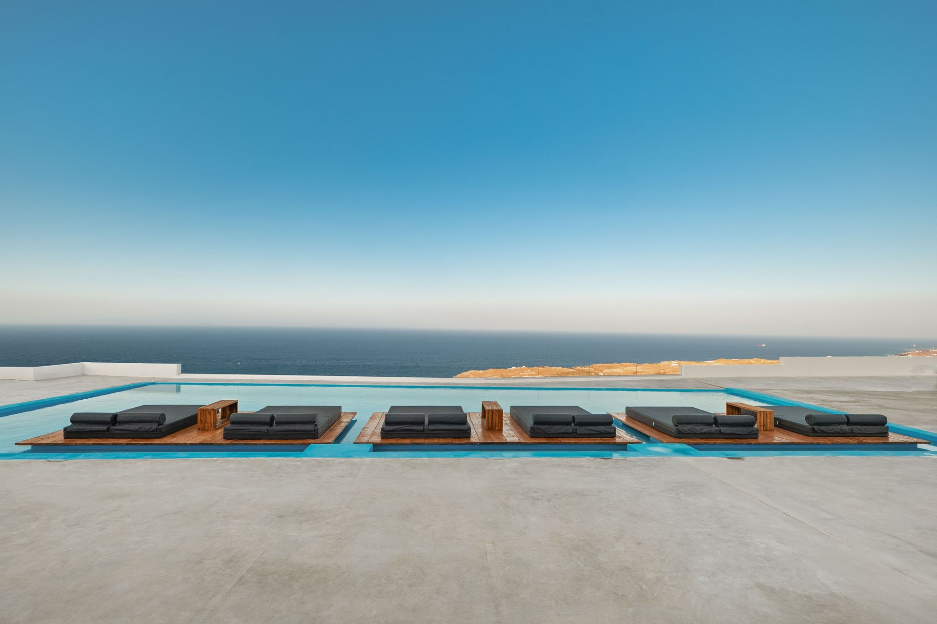 Oyster Luxury Suites
