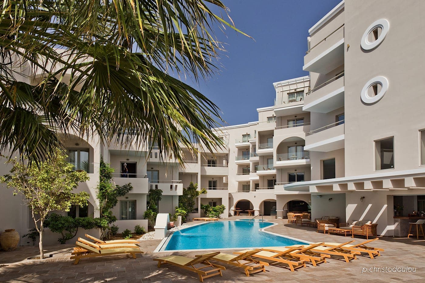 Parasol Luxury Hotel & Suites