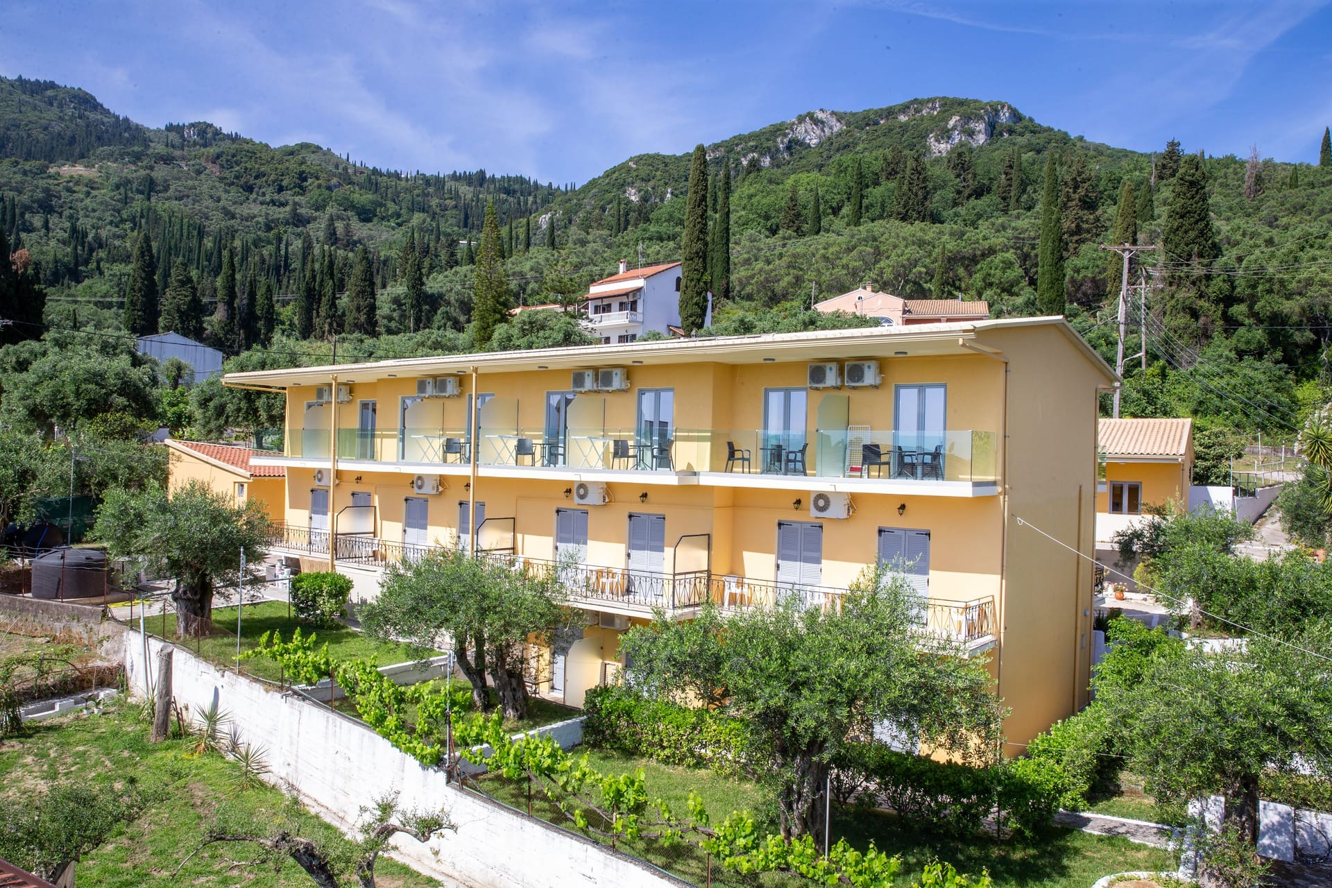 Passas Mare Apartments & Studios