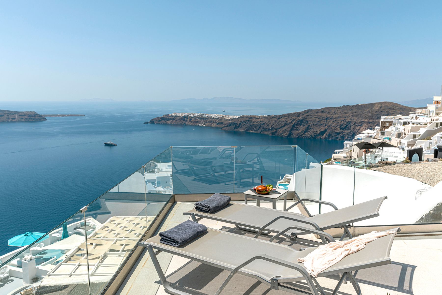 Pearl on the Cliff Santorini
