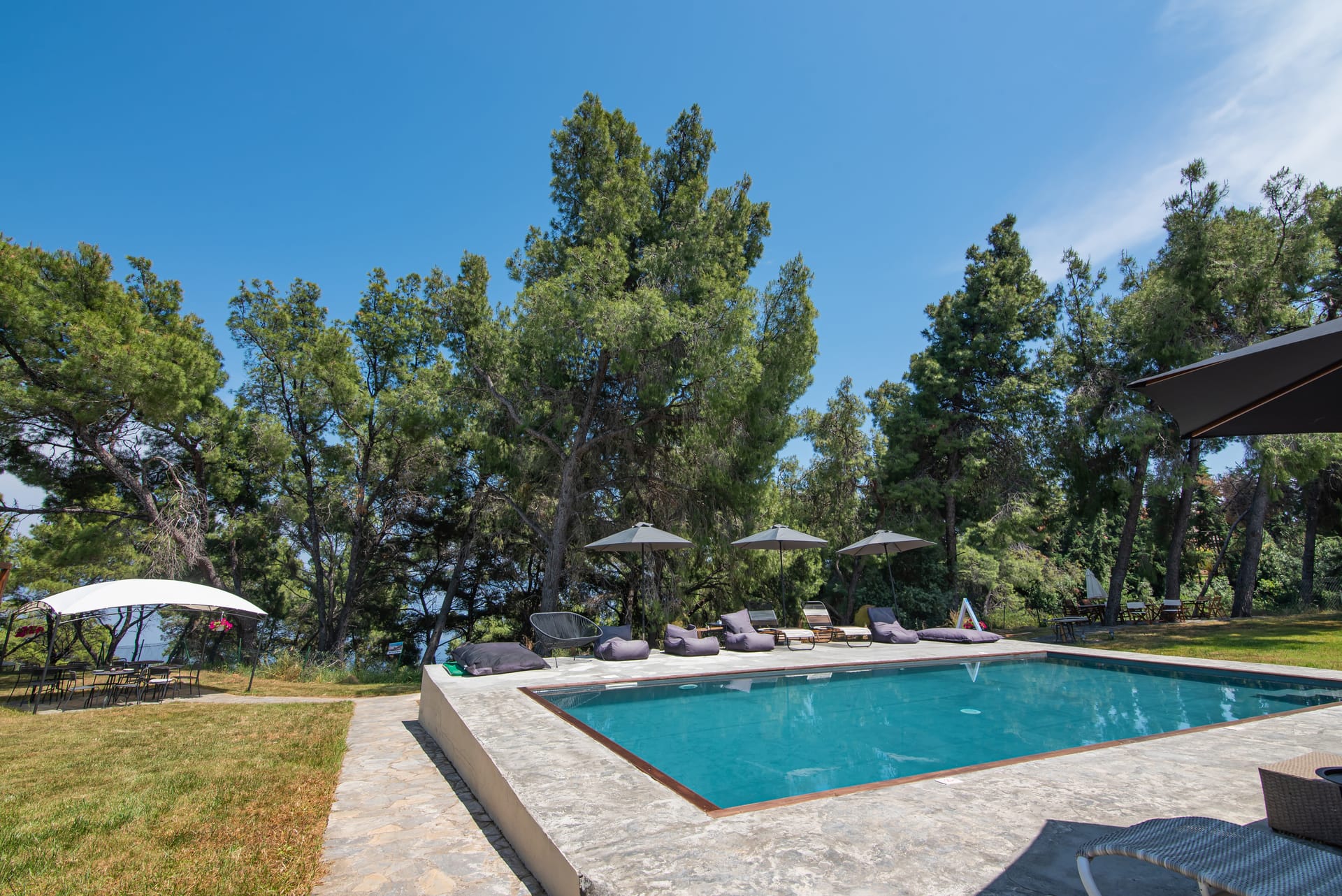 Pefkon Suites