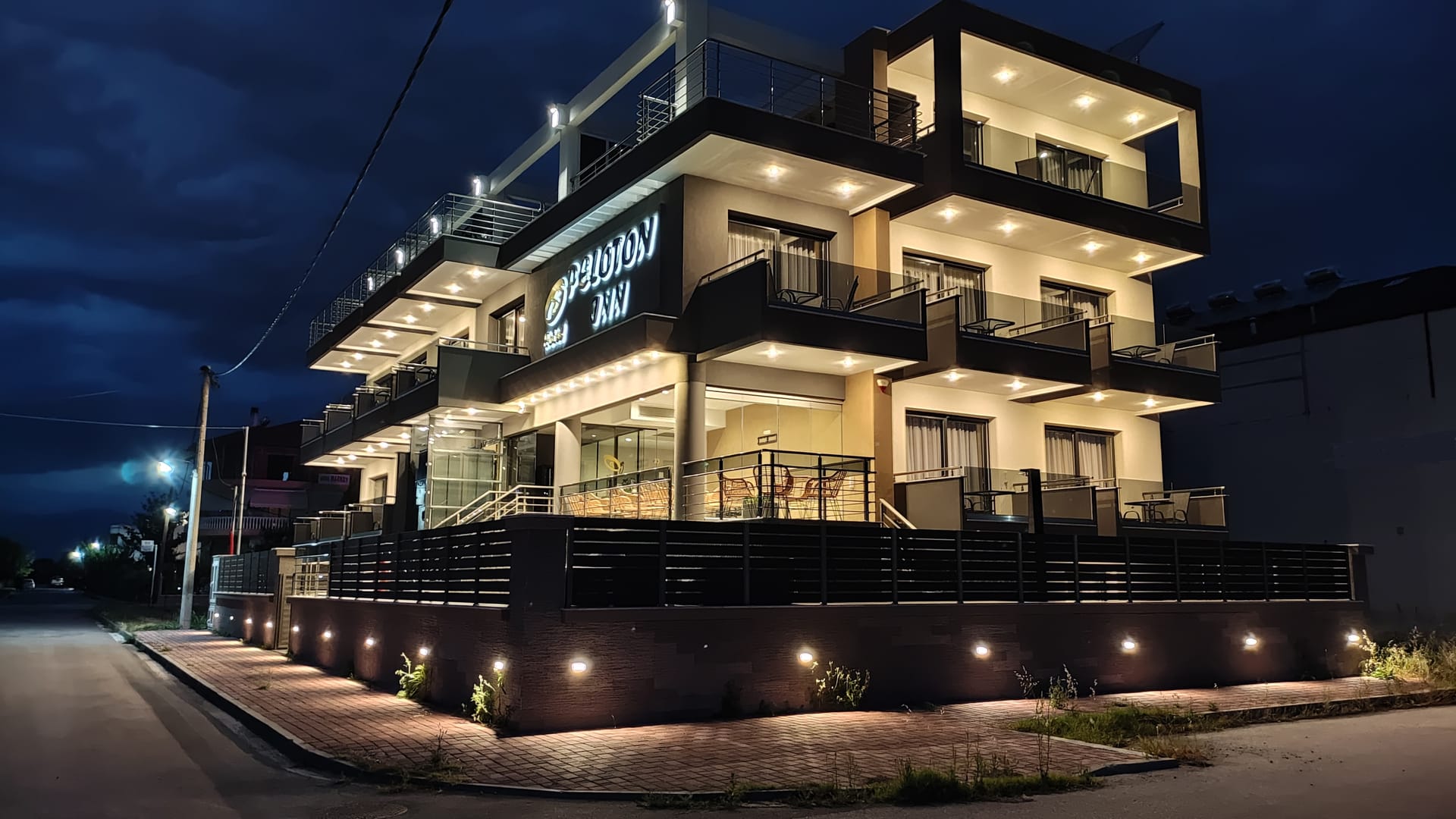 PELOTON INN