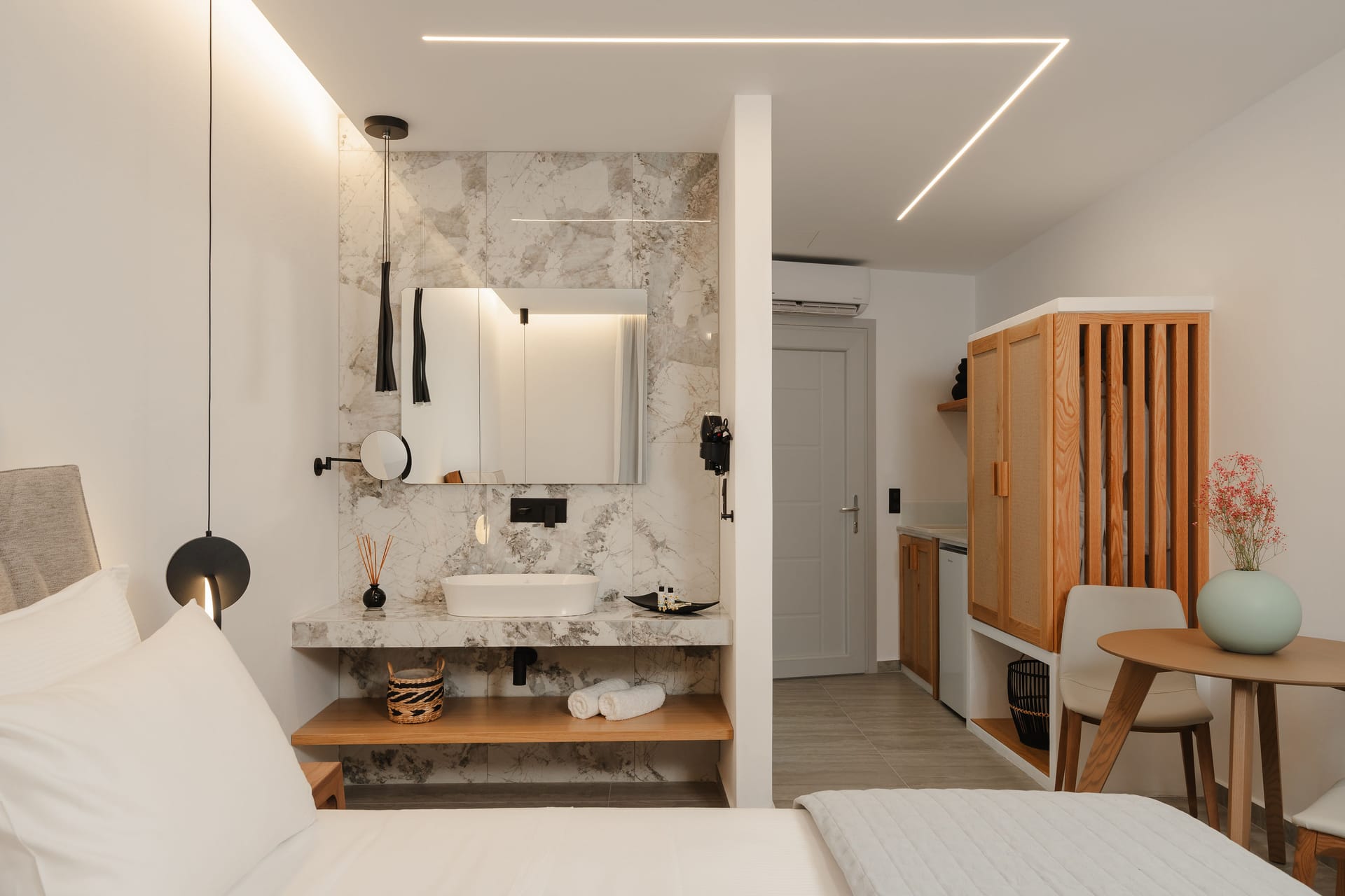 Phaistos Suites