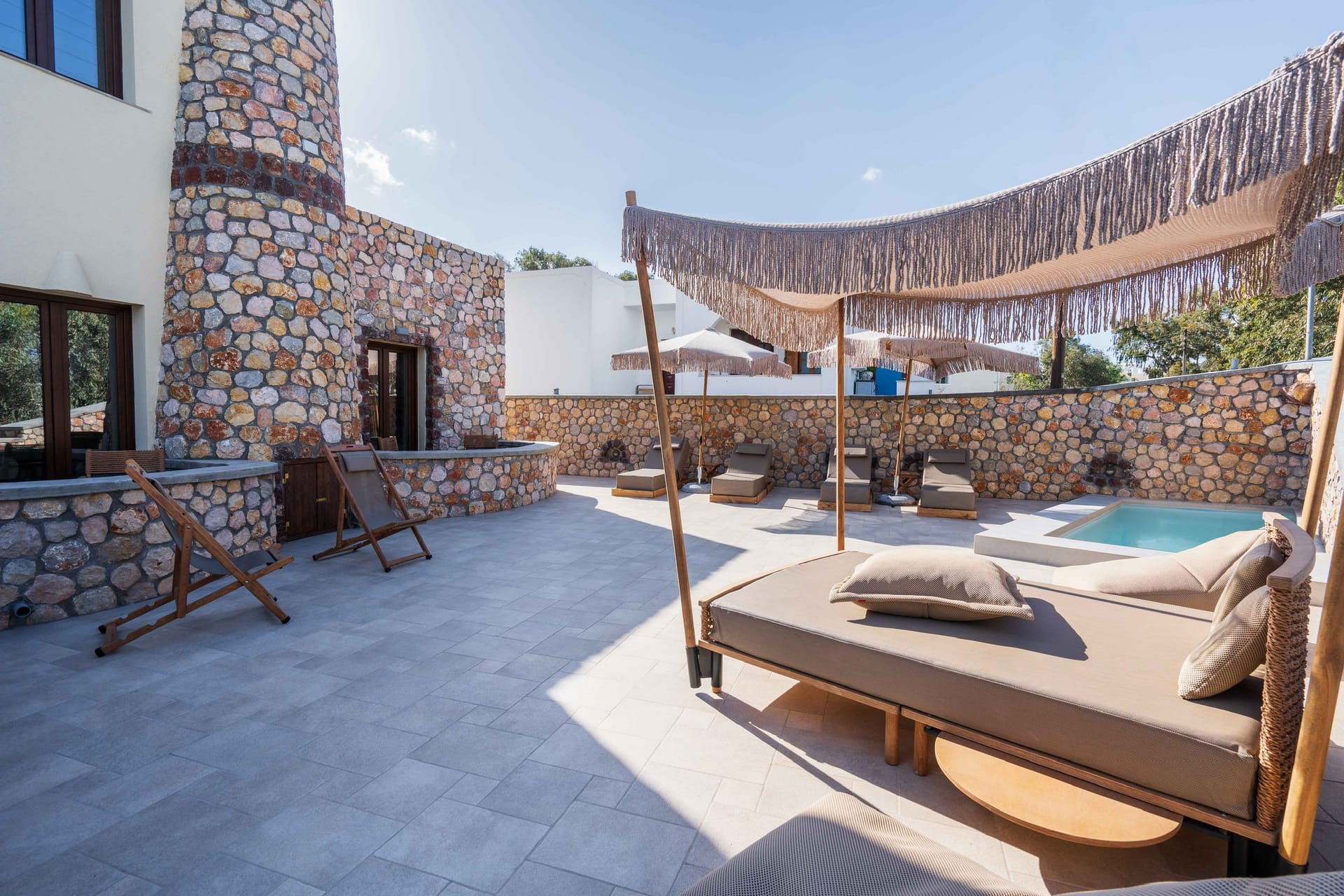 Pithos Apartments