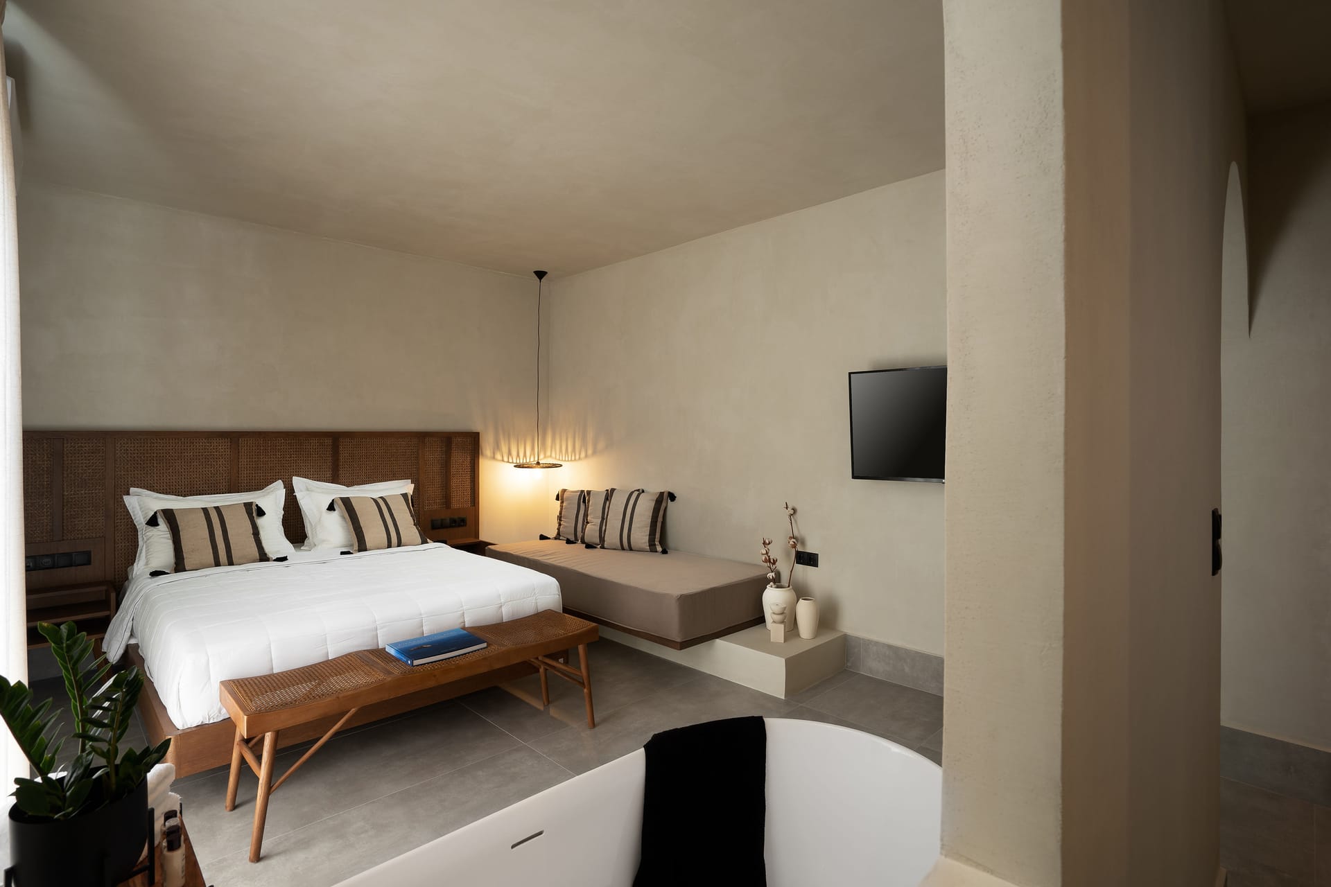 Polis of Naxos Stylish Suites
