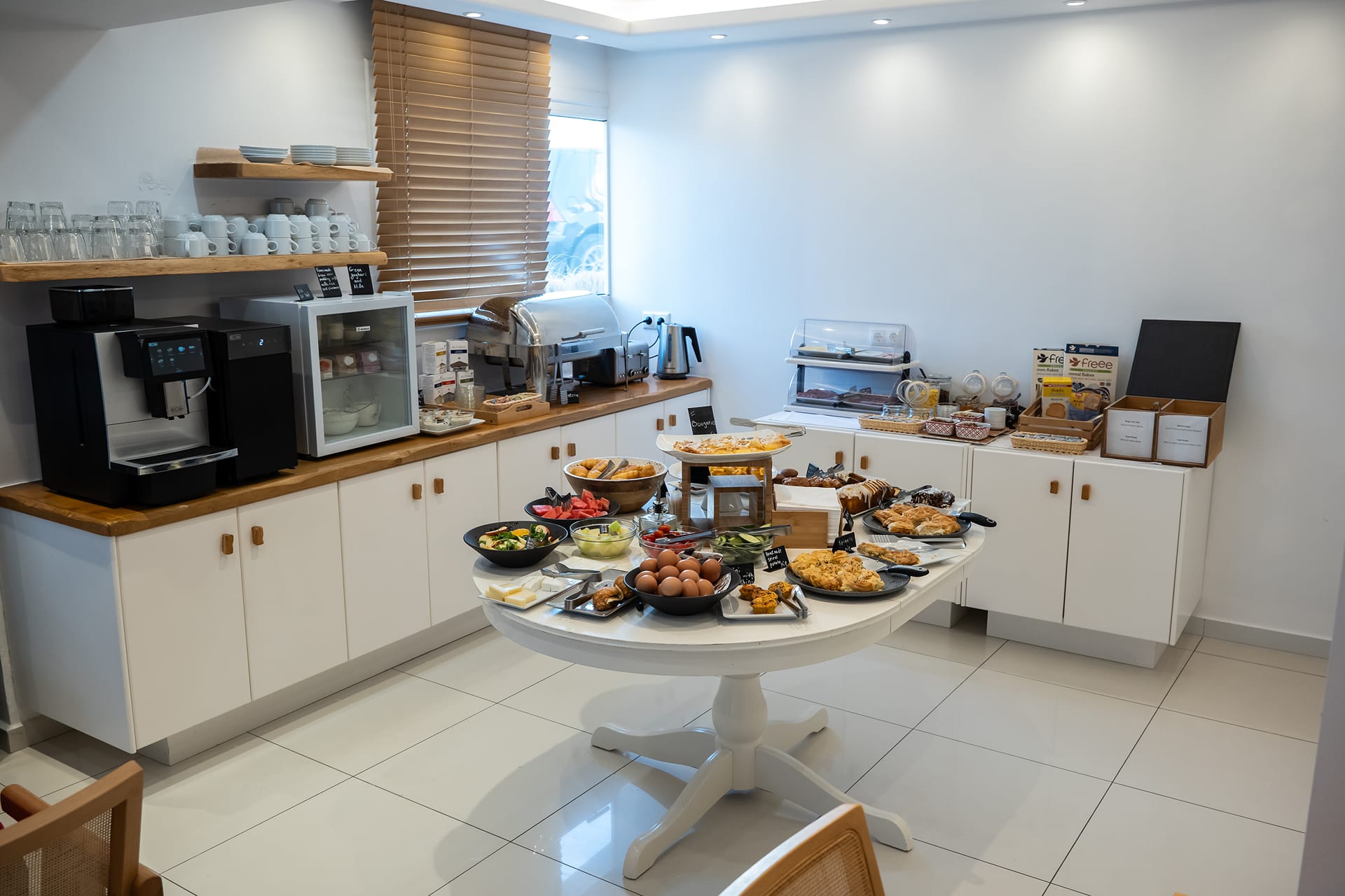 Polis of Naxos Stylish Suites