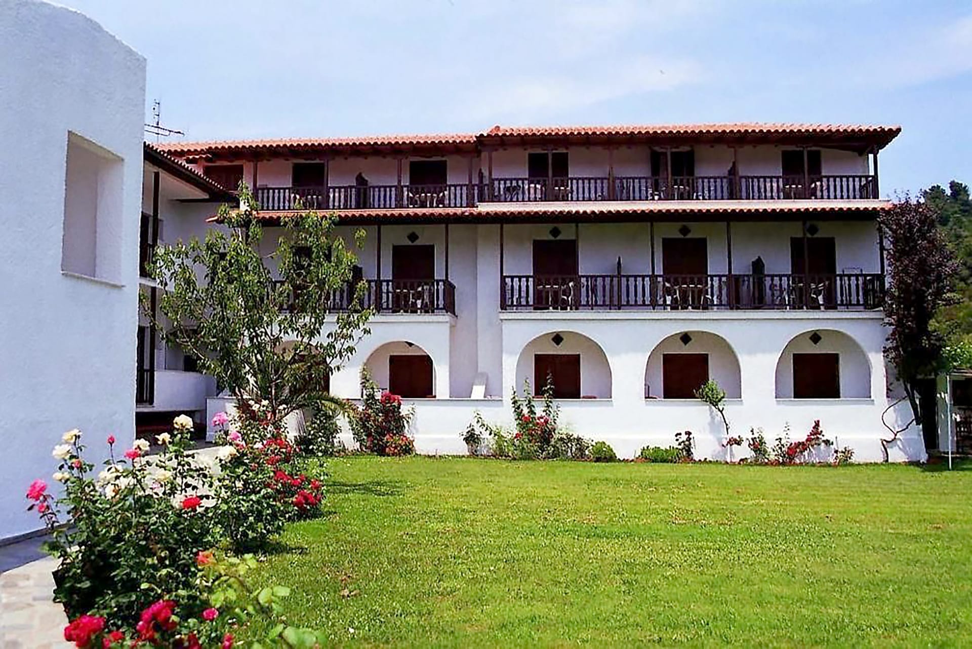 Koukounaries Beach Hotel
