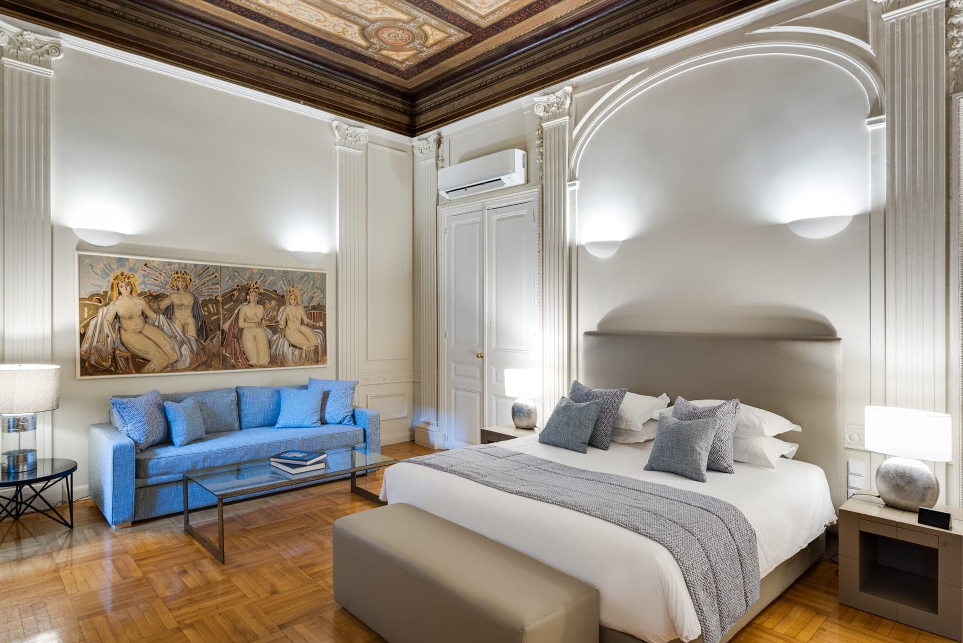 33 Solonos Suites