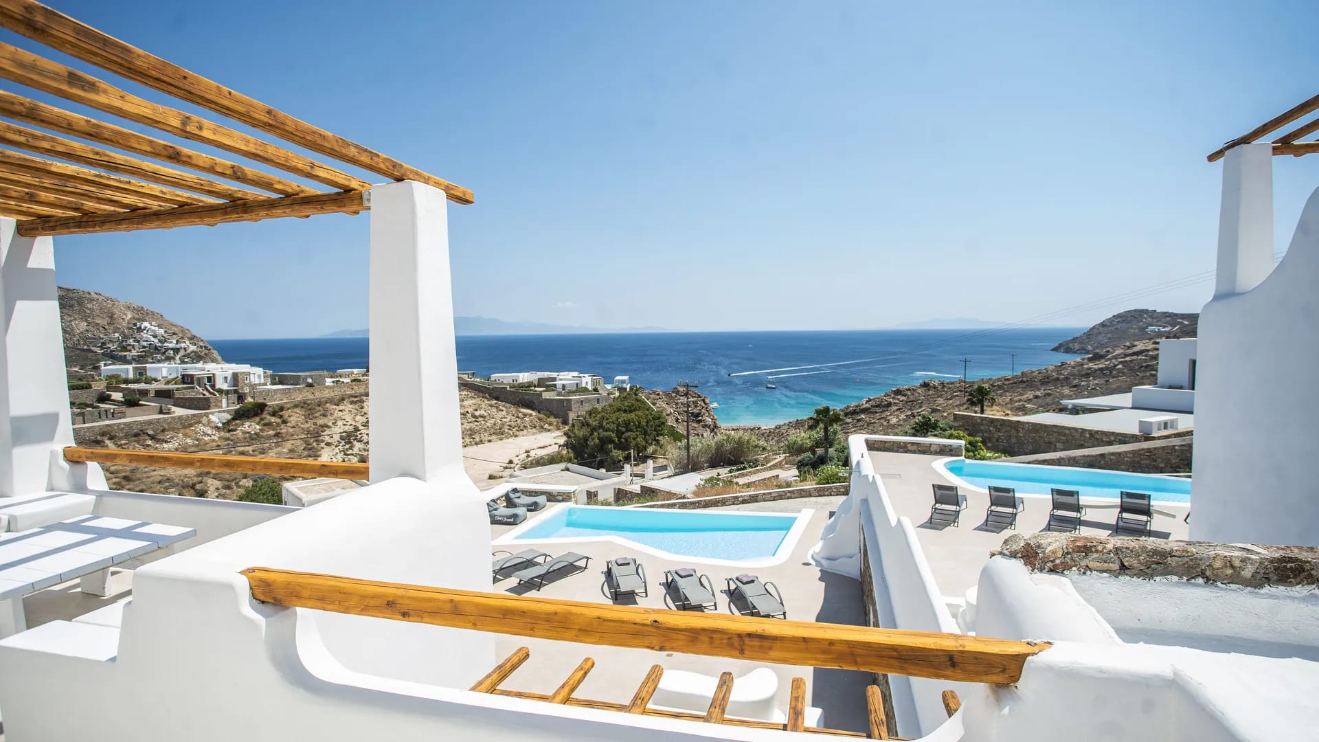 Live and Travel Greece