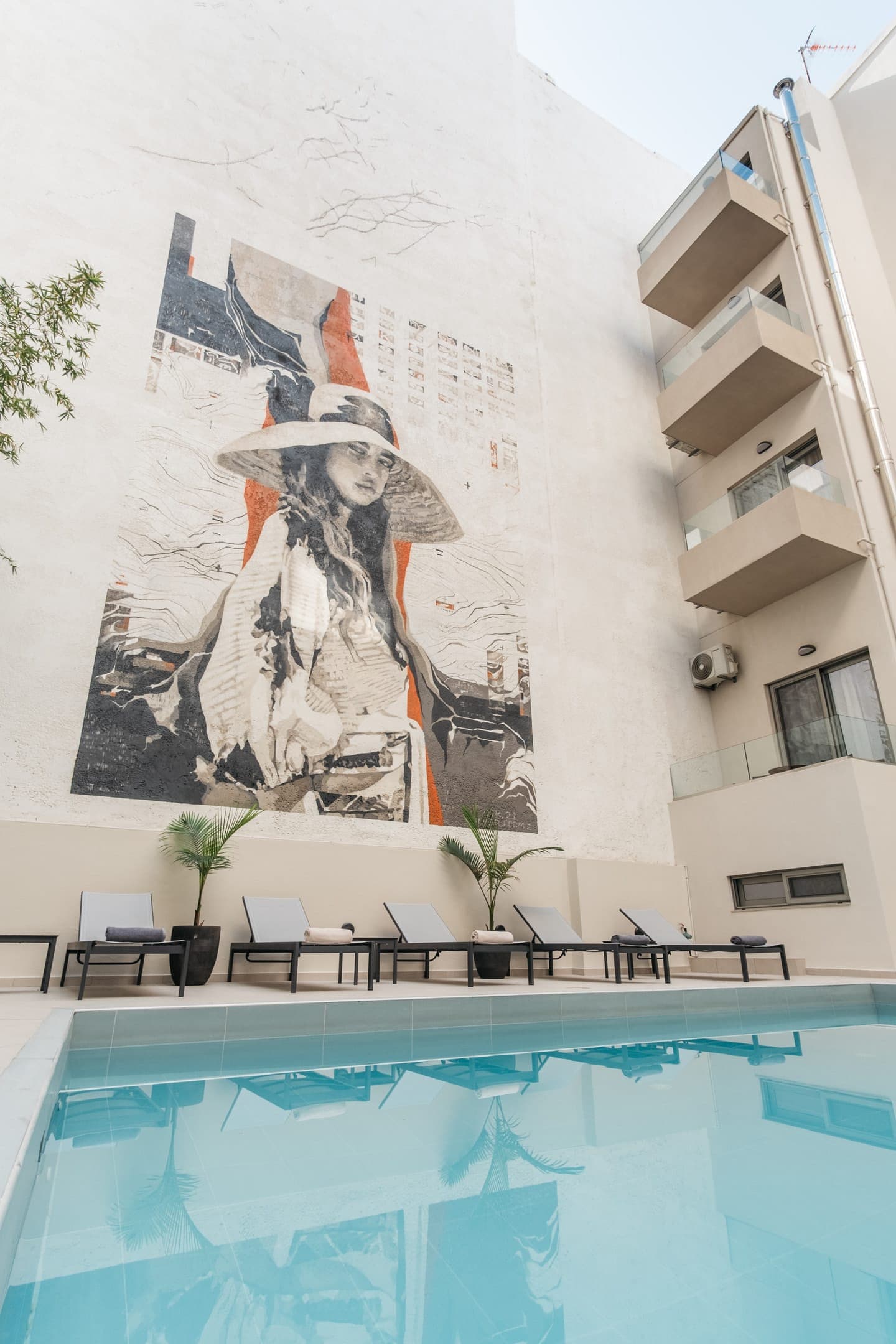 THE CITY Hotel & Suites